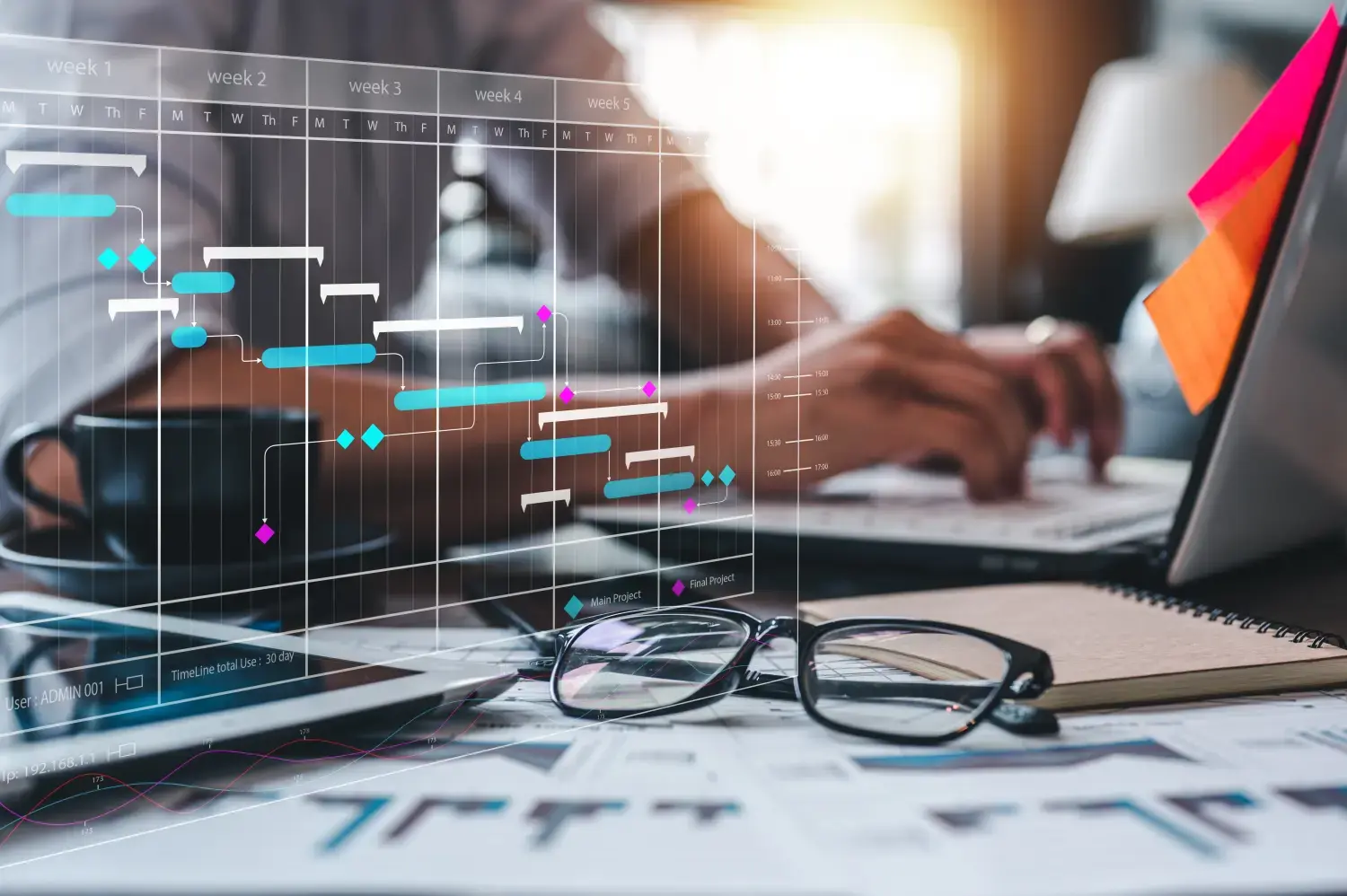AMBULogic - Konzept Marketing-Plan, Projektmanagement Zeitplan Plan Diagramm, Vertrieb, Marketing. Geschäftsmann ist Zeitplan einen Arbeitsplan jeden Monat auf Laptop-Computer am Arbeitsplatz.